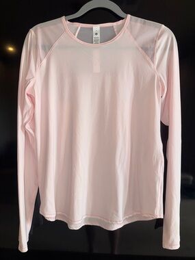 Lululemon NWOT  strawberry milkshake Long-Sleeve Women's Performance Top 8